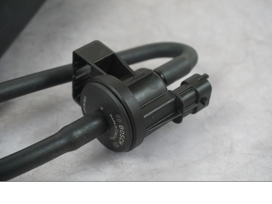 Extrabild1 på Fuel Evap System från en KTM 1290 Super Duke R -2022 motorcykel.