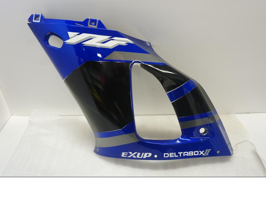 Framsidan på Sidkåpa från en Yamaha YZF 1000 R1 -2001 motorcykel.