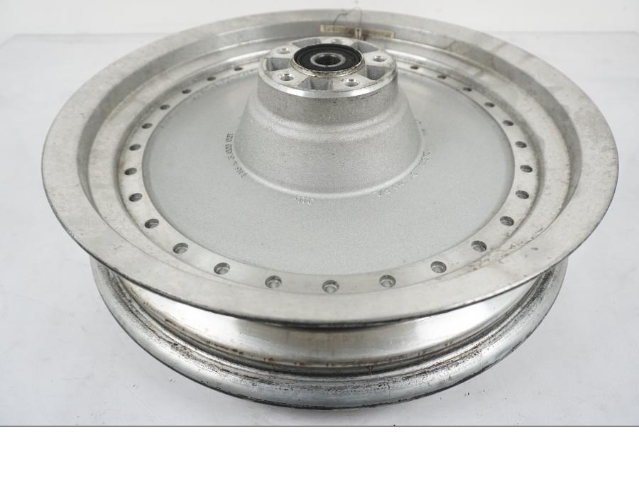 Extrabild5 på Fälg från en H-D Softail Standard FXST -2001 motorcykel.