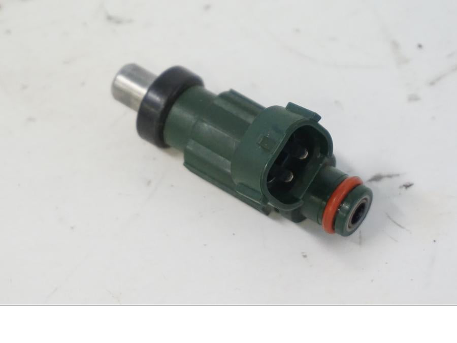 Snett nerifrån på Spridare från en Kawasaki ER-6N -2012 motorcykel.