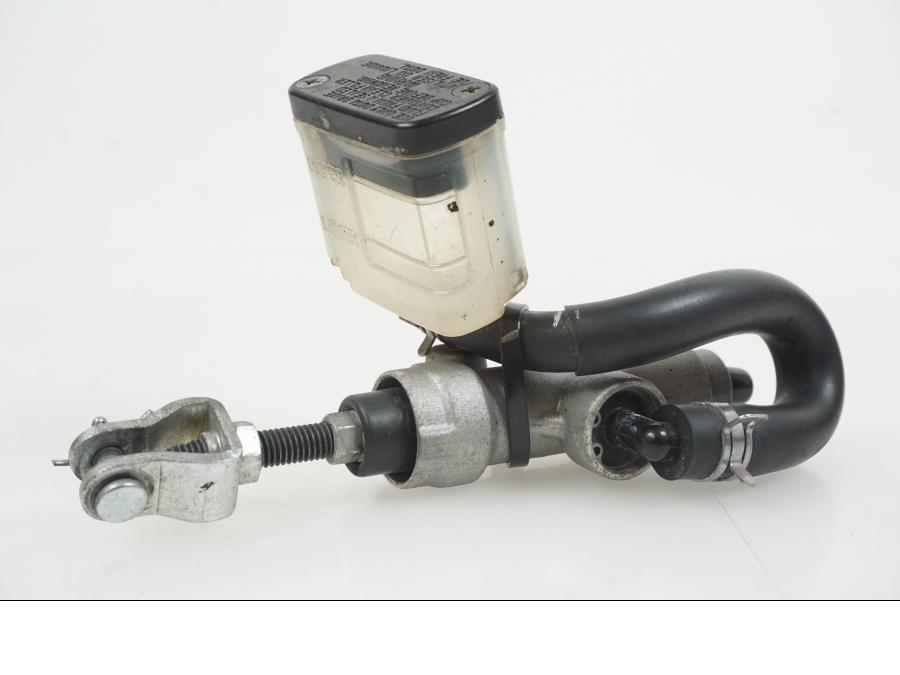 Framsidan på Bromshuvudcylinder från en Suzuki GSX-R 750 -2009 motorcykel.