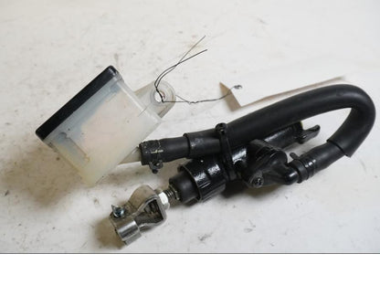 Framsidan på Bromshuvudcylinder från en Honda CB 500 F -2013 motorcykel.