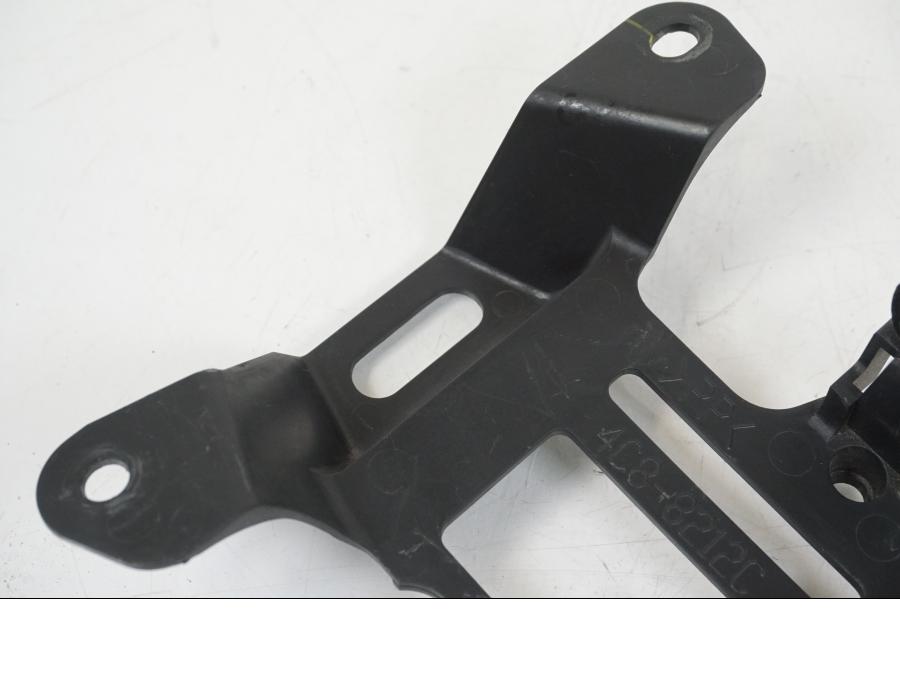 Vänster sida på Relä från en Yamaha YZF 1000 R1 -2007 motorcykel.