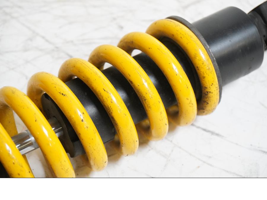 Höger sida på Stötdämpare från en Yamaha YZF-R 125 -2009 motorcykel.