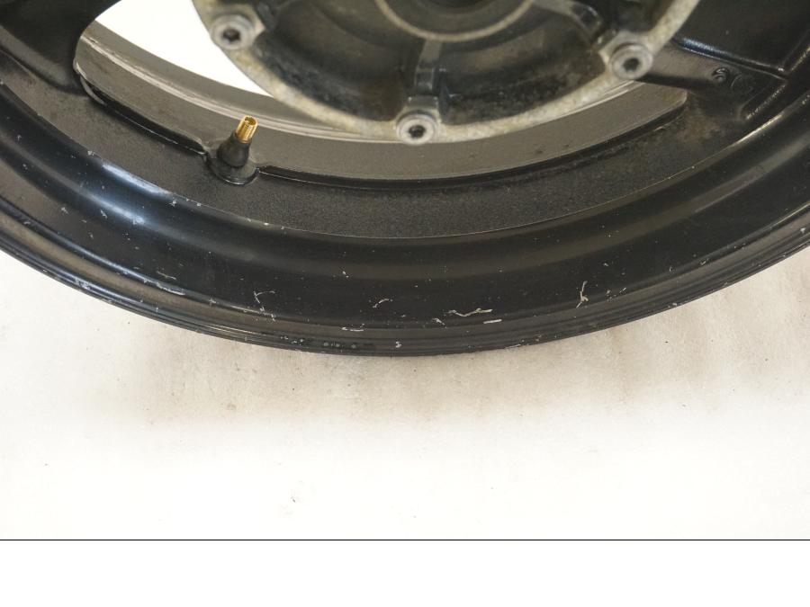 Extrabild1 på Fälg från en Honda CBR 1100 XX -1998 motorcykel.