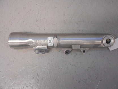 Baksidan på Gaffelben från en H-D Dyna Wide Glide FXDWG -2016 motorcykel.