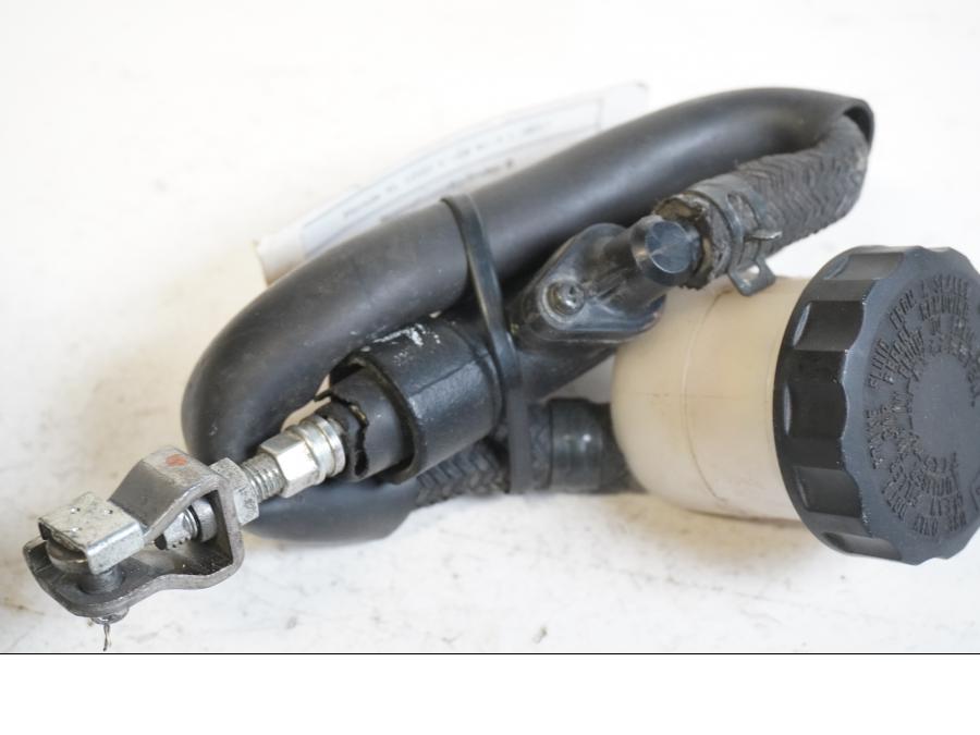 Höger sida på Bromshuvudcylinder från en Honda XL 1000 V -2008 motorcykel.