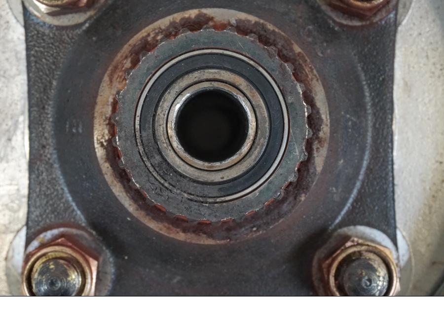 Höger sida på Fälg från en Honda ST 1300 -2002 motorcykel.