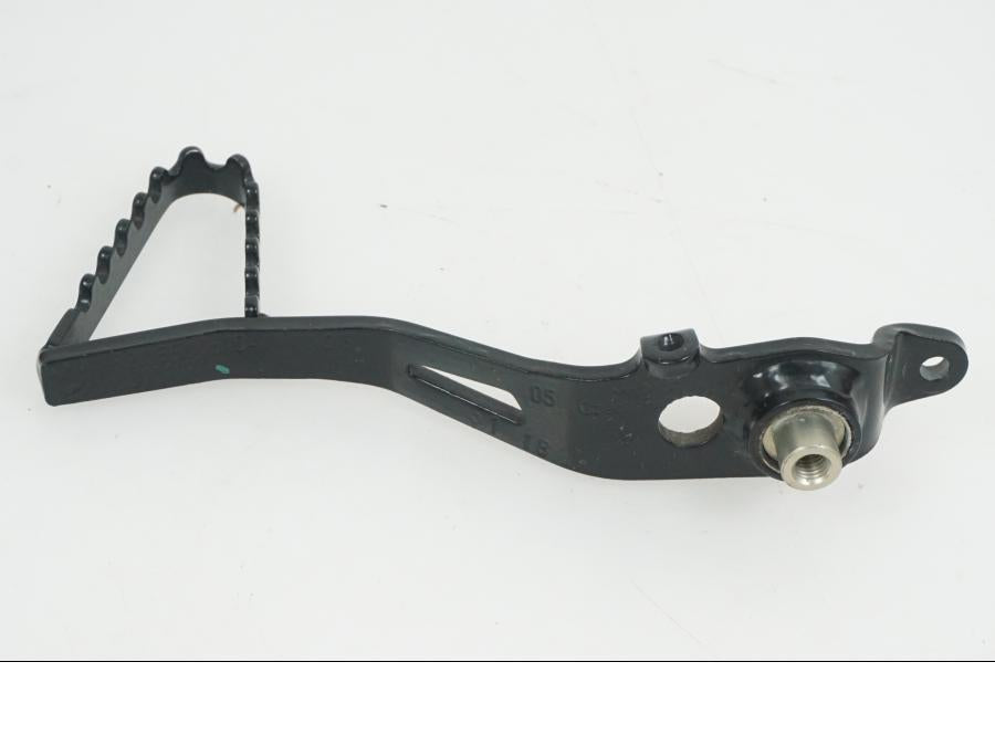 Vänster sida på Bromspedal från en BMW R 1250 GS -2023 motorcykel.