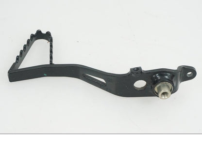 Vänster sida på Bromspedal från en BMW R 1250 GS -2023 motorcykel.