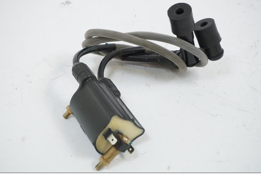 Snett uppifrån på Tändspole från en Kawasaki VN 1500 -2002 motorcykel.