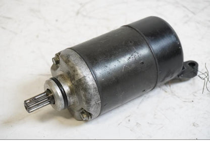 Framsidan på Startmotor från en Kawasaki GPX 600 -1994 motorcykel.