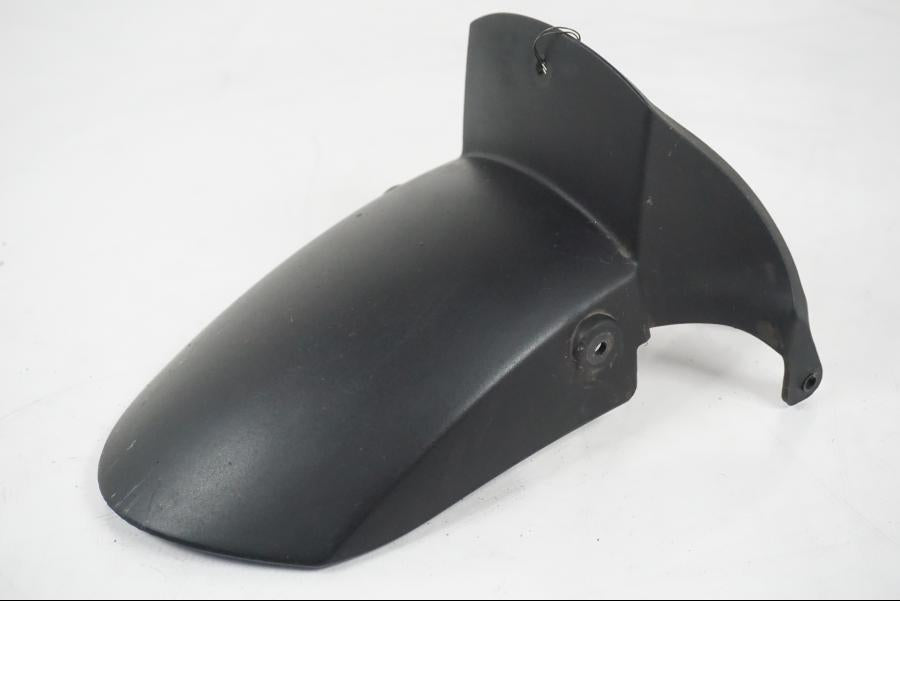 Framsidan på Framskärm från en BMW F 650 CS -2002 motorcykel.