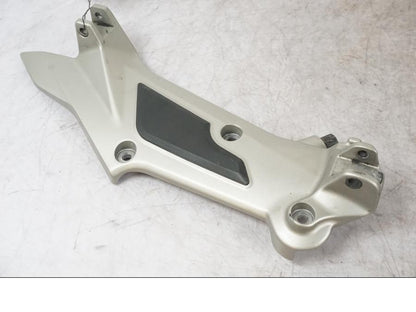 Vänster sida på Fotpinnefäste från en BMW K 1600 GTL -2015 motorcykel.