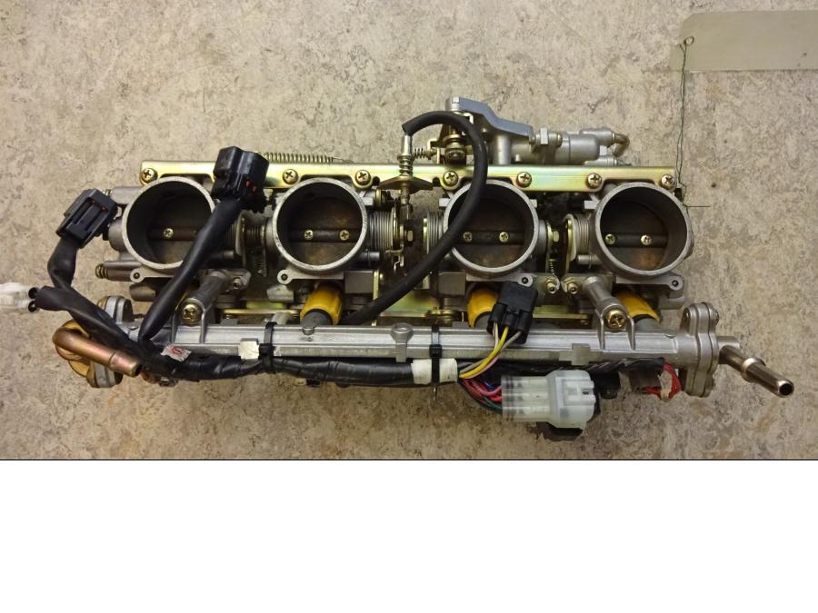 Framsidan på Spjällhus från en Yamaha FJR 1300 -2002 motorcykel.