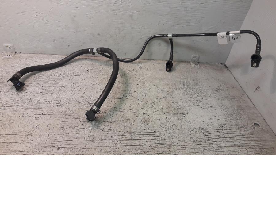 Framsidan på Bensinledning från en Ducati 848 -2010 motorcykel.