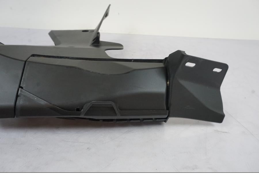 Vänster sida på Innerskärm från en KTM 1290 Super Duke -2019 motorcykel.