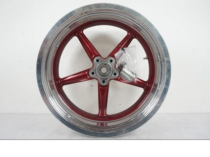 Framsidan på Fälg från en H-D Softail FXCW Rocker -2008 motorcykel.