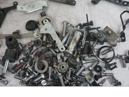 Vänster sida på Skruv / Mutter etc från en Kawasaki ZX-10R -2008 motorcykel.