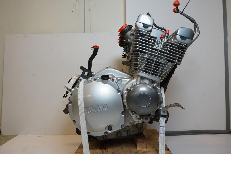 Framsidan på Motor från en Yamaha XJ 900 -1997 motorcykel.