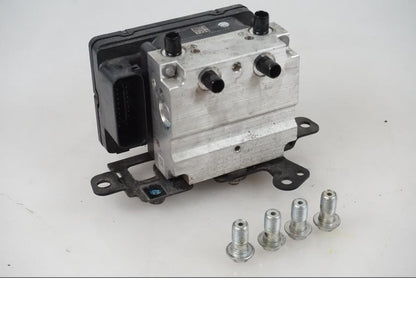 Framsidan på ABS Modulator från en H-D Adventure Pan America Special RA1250S -2021 motorcykel.