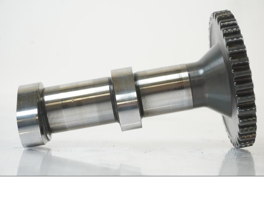 Vänster sida på Kamaxel från en KTM 1190 Adventure -2015 motorcykel.