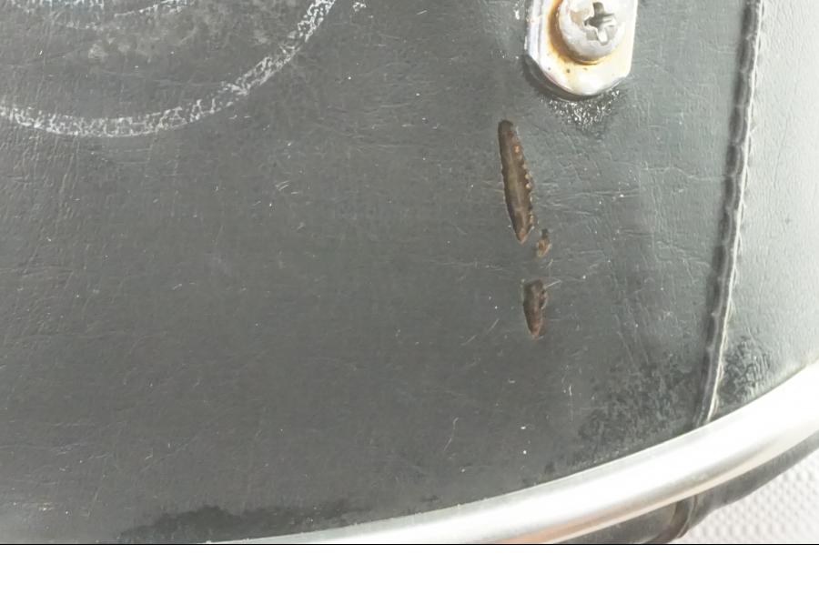 Snett nerifrån på Sadel från en BMW R 90 -1975 motorcykel.