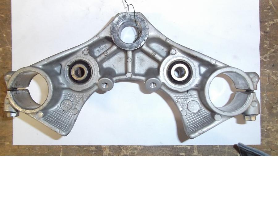 Baksidan på Gaffelkrona från en Yamaha XV 535 -1994 motorcykel.