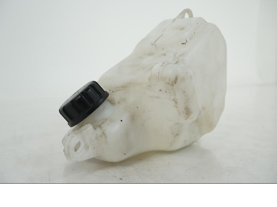 Höger sida på Vattenexpansionskärl från en Kawasaki Z 750 -2006 motorcykel.