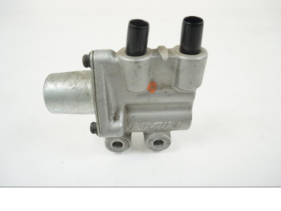 Vänster sida på Bromsfördelare från en Honda XL 1000 V -2008 motorcykel.