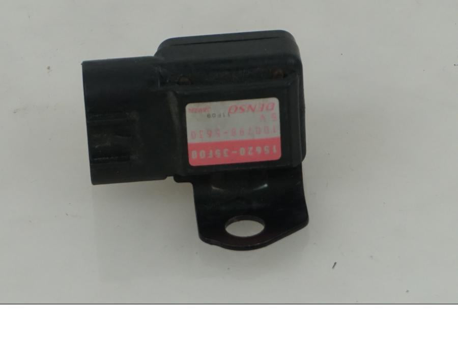 Baksidan på Mapsensor från en Suzuki SV 1000 -2005 motorcykel.