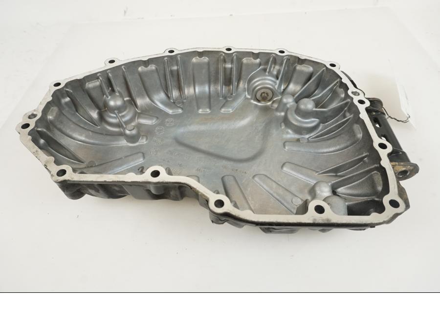 Framsidan på Oljetråg från en BMW F 800 GS -2009 motorcykel.