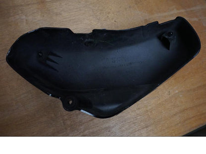 Höger sida på Sidopanel från en Suzuki VL 800 -2003 motorcykel.