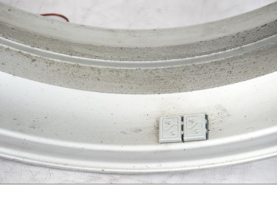 Extrabild2 på Fälg från en Honda NT 650 V -2002 motorcykel.