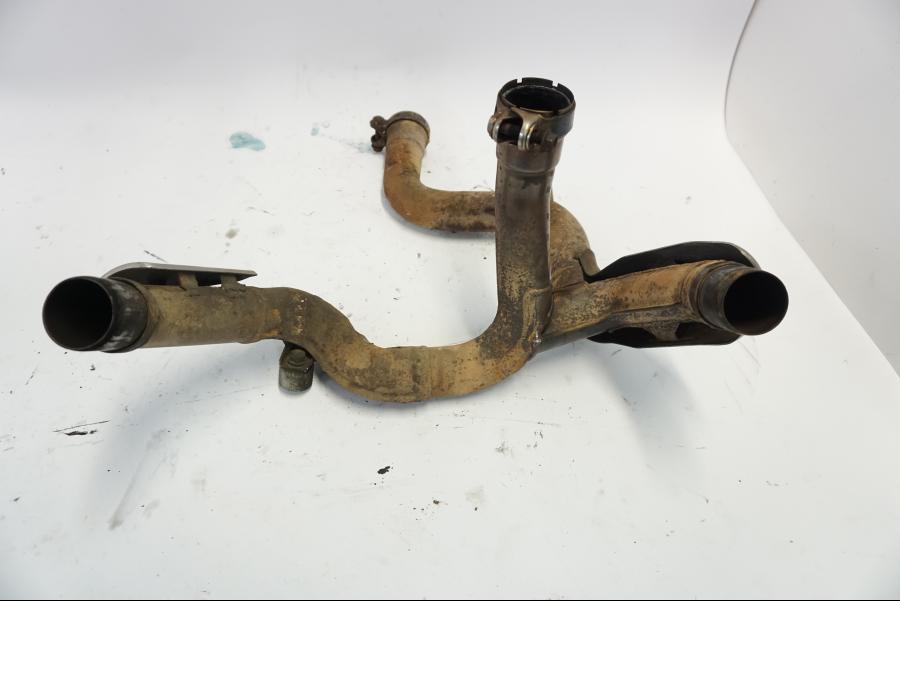 Baksidan på Grenrör från en Suzuki DL 1000 -2003 motorcykel.