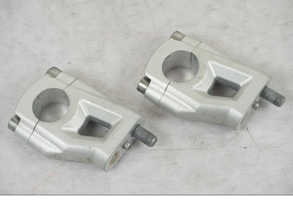 Framsidan på Styrfäste från en Triumph Tiger Explorer -2013 motorcykel.