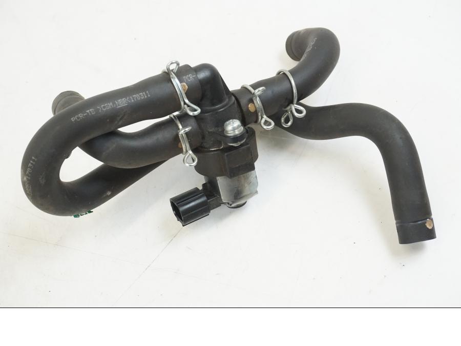 Snett nerifrån på Second Air från en Honda CB 650 F Hornet -2017 motorcykel.