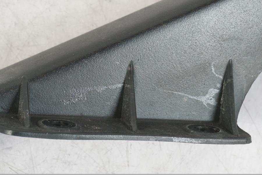 Baksidan på Kedjeskydd från en Suzuki GSX 1300 RX -1999 motorcykel.