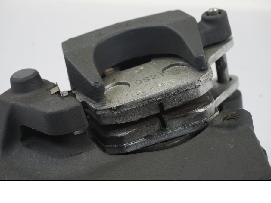 Extrabild2 på Bromsok från en Triumph Trident -2021 motorcykel.