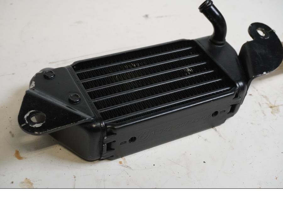 Höger sida på Oljekyl från en BMW R 1200 C -2002 motorcykel.