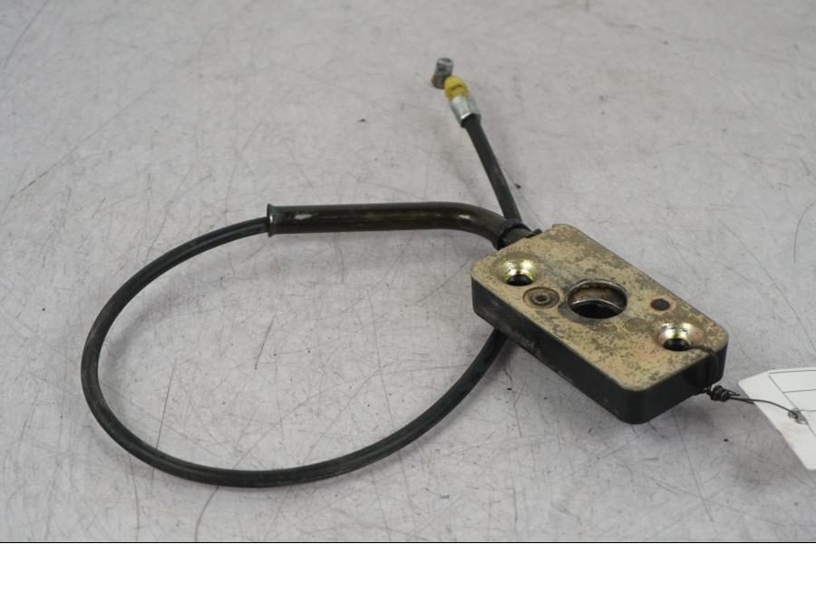 Baksidan på Sadellåsmekanism från en Suzuki VZ 800 -2000 motorcykel.