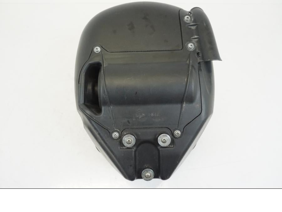 Snett nerifrån på Luftburk från en Ducati Hyperstrada -2013 motorcykel.