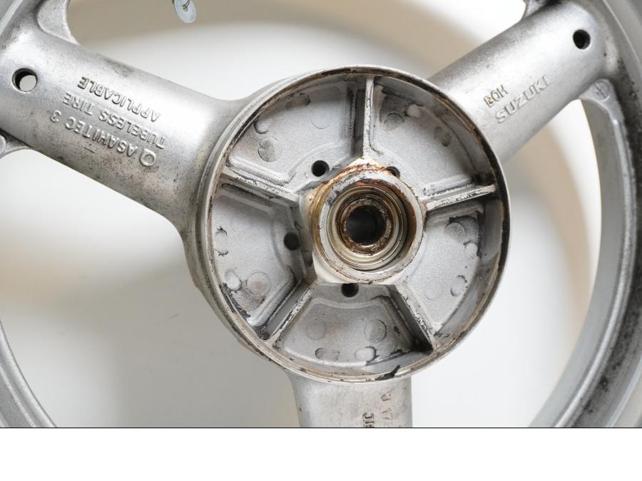 Extrabild2 på Fälg från en Suzuki SV 650 -2006 motorcykel.