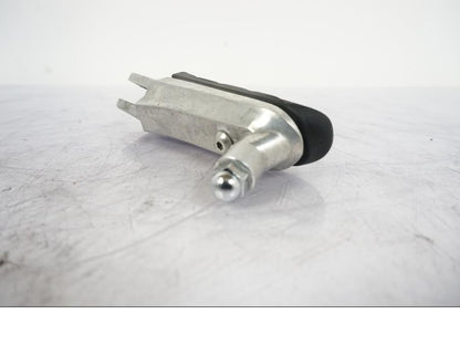 Snett nerifrån på Fotpinne från en Honda VFR 1200 -2010 motorcykel.