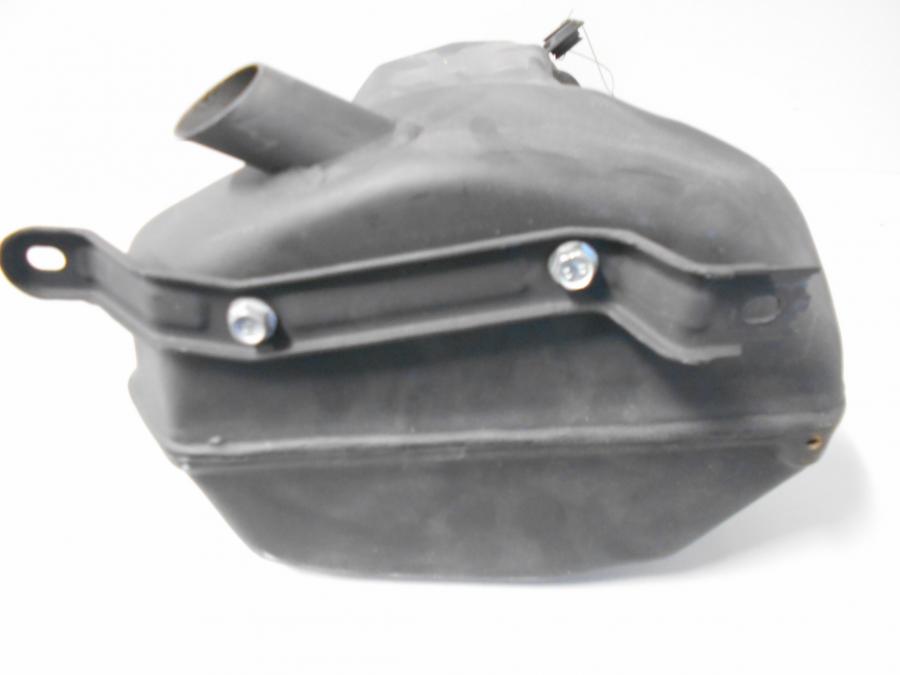 Snett uppifrån på Ljuddämpare från en KTM RC 390 -2015 motorcykel.