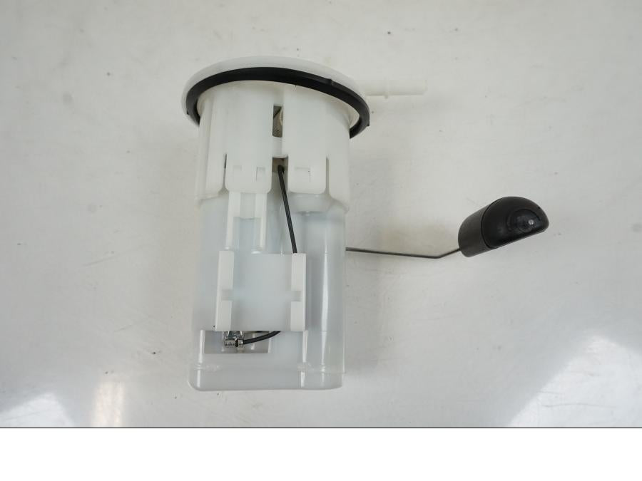 Framsidan på Bensinpump insprut från en Yamaha MT-10 -2022 motorcykel.