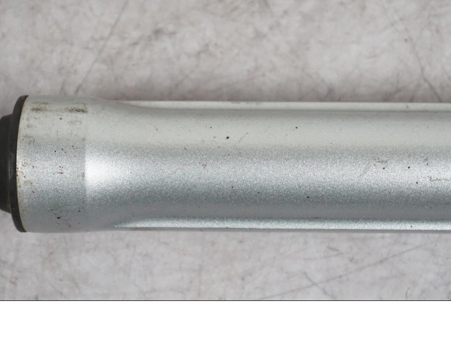 Snett nerifrån på Gaffelben från en Honda ANF 125 -2008 motorcykel.