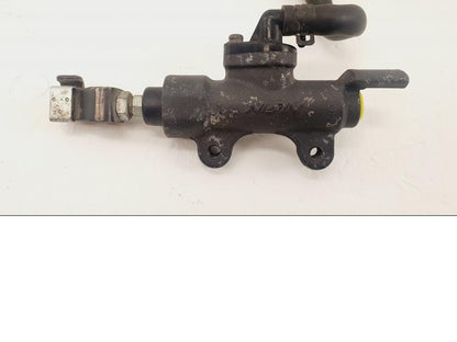 Baksidan på Bromshuvudcylinder från en Honda CBF 1000 -2007 motorcykel.