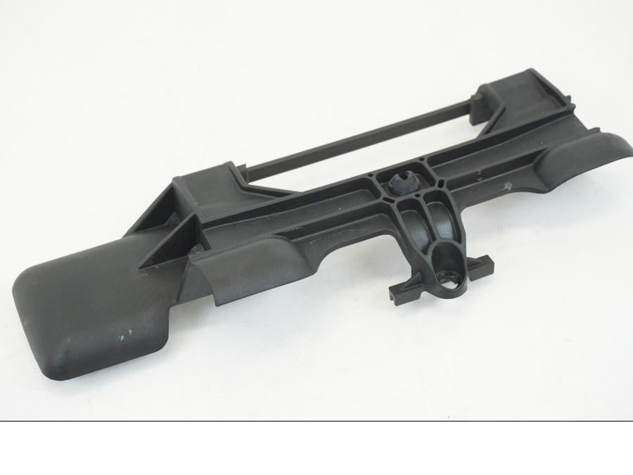 Snett nerifrån på Batterihållare från en Ducati Streetfighter V4 -2020 motorcykel.