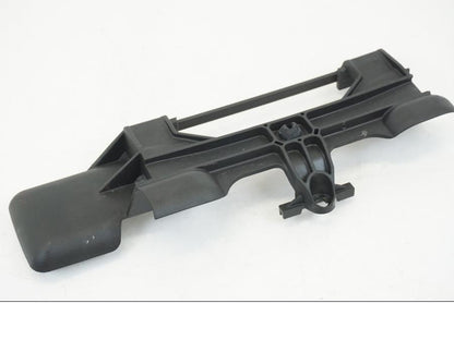 Snett nerifrån på Batterihållare från en Ducati Streetfighter V4 -2020 motorcykel.